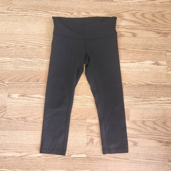 lululemon athletica Pants - GUC Lululemon Black Capri Leggings, Size 6